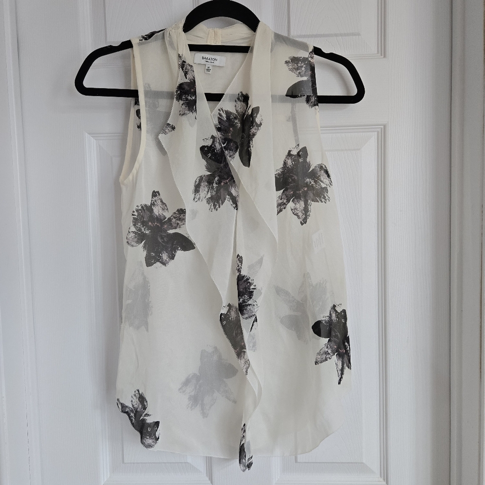 Aritzia Babaton Ainsley Floral 100% silk blouse in size xs